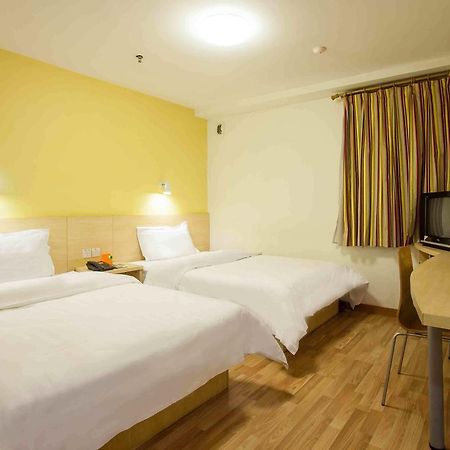 7Days Inn Wuhan Zhuankou Development Zone Jianghan University Rum bild
