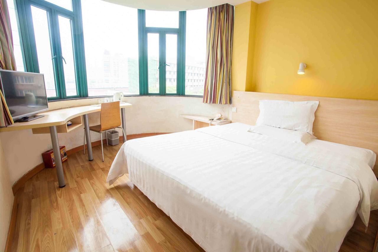 7Days Inn Wuhan Zhuankou Development Zone Jianghan University Rum bild
