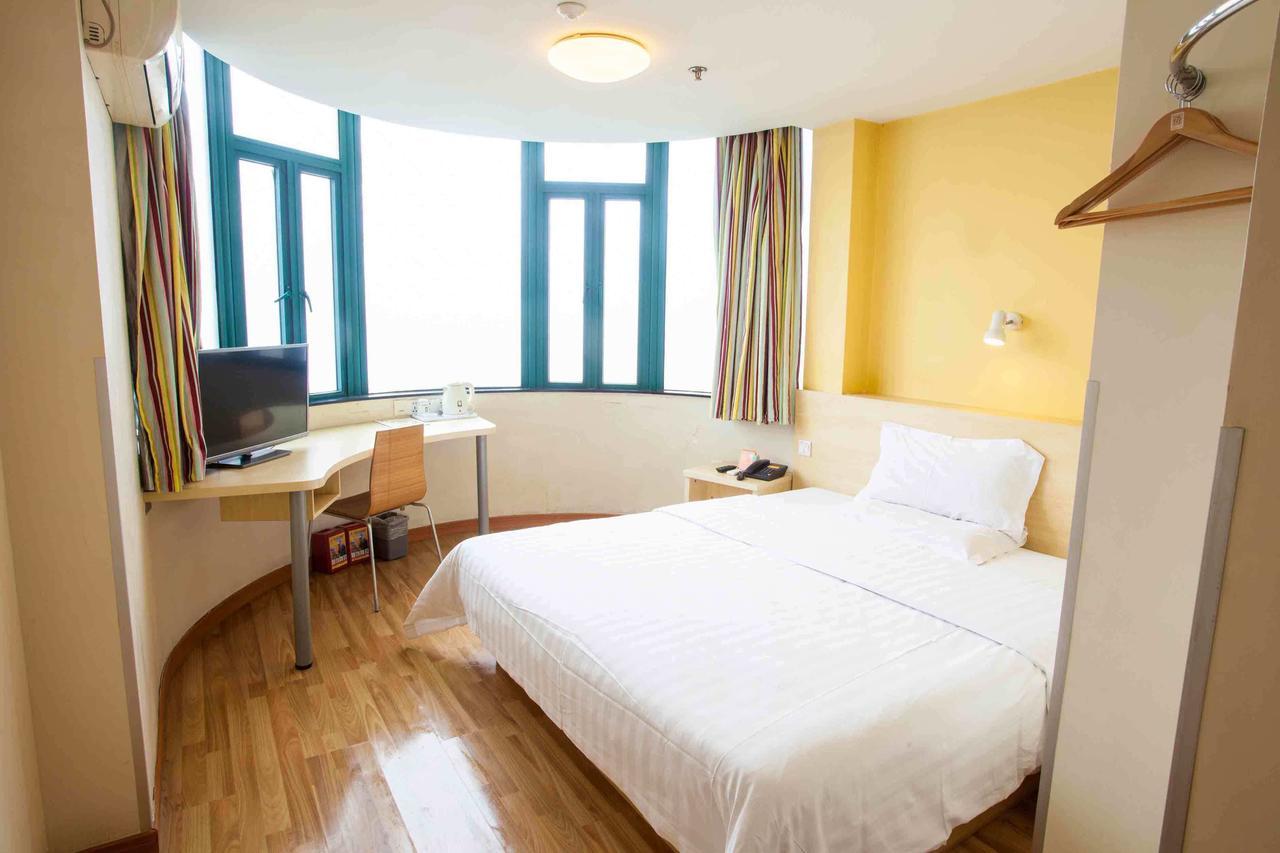 7Days Inn Wuhan Zhuankou Development Zone Jianghan University Rum bild