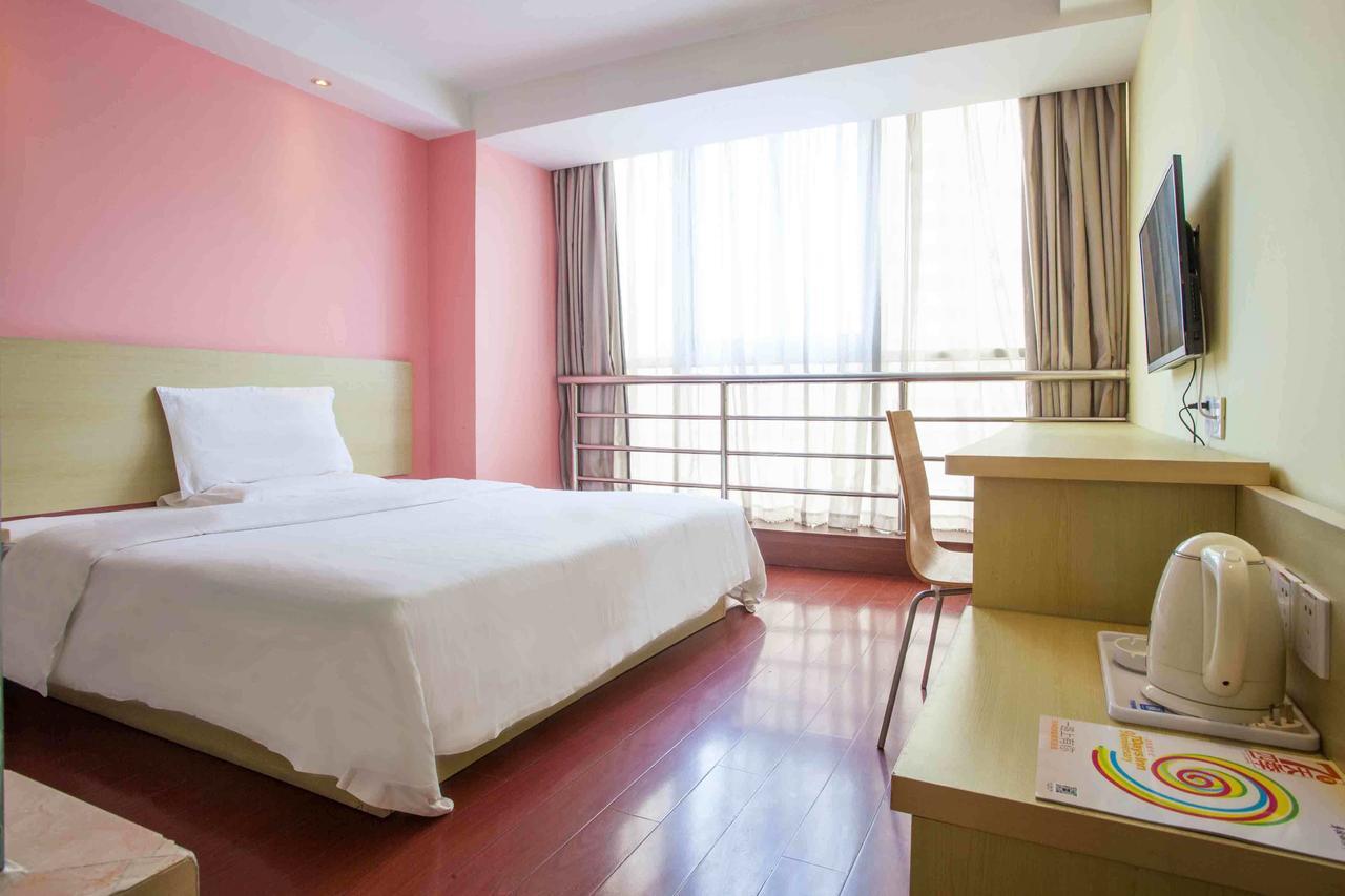 7Days Inn Wuhan Zhuankou Development Zone Jianghan University Rum bild